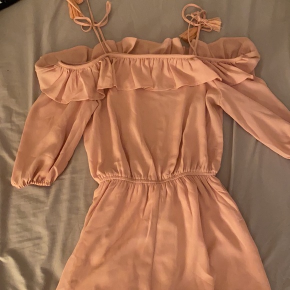 Light pink romper off the shoulder size small - Picture 2 of 2